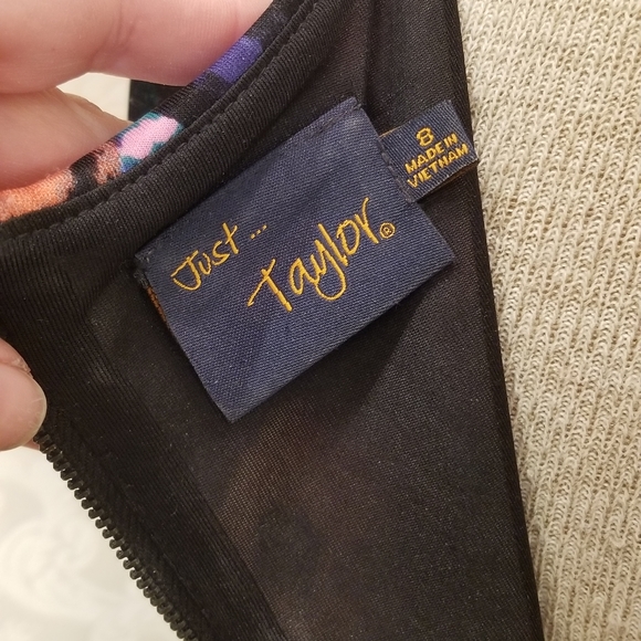 JUST... TAYLOR FLORAL DRESS - Picture 10 of 10